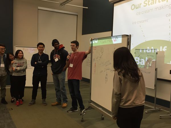 Team pitching idea for Startup Weekend