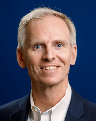 David Murphy is Assistant Provost, Office of Innovation/IDEA Center, faculty member, and Executive Director of Student Entrepreneurship and the ESTEEM Graduate Program. David helped launch and then lead Better World Books as President and CEO from inception to July 2011.